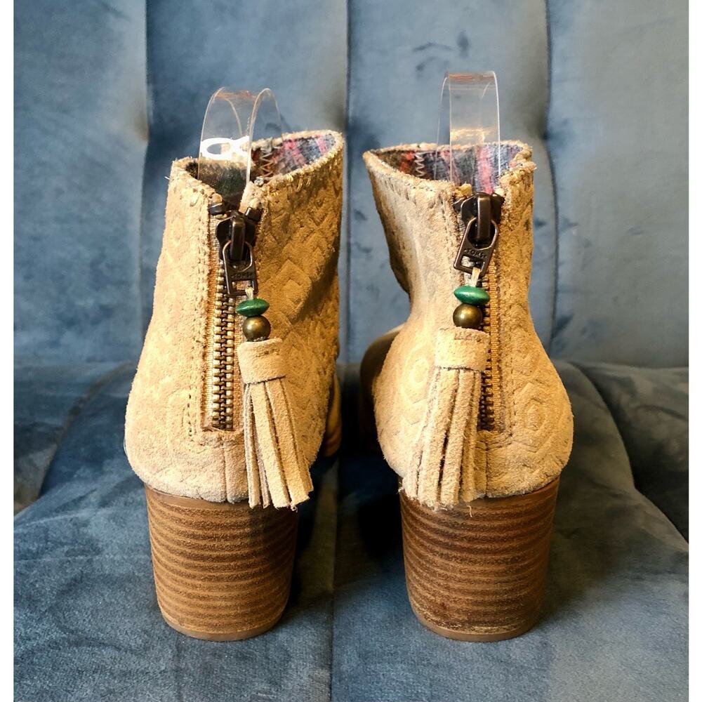 TOMS Leila Bootie U.S. Women's Size 8 Oxford Tan Suede Embossed Tassel Detail - Picture 4 of 8